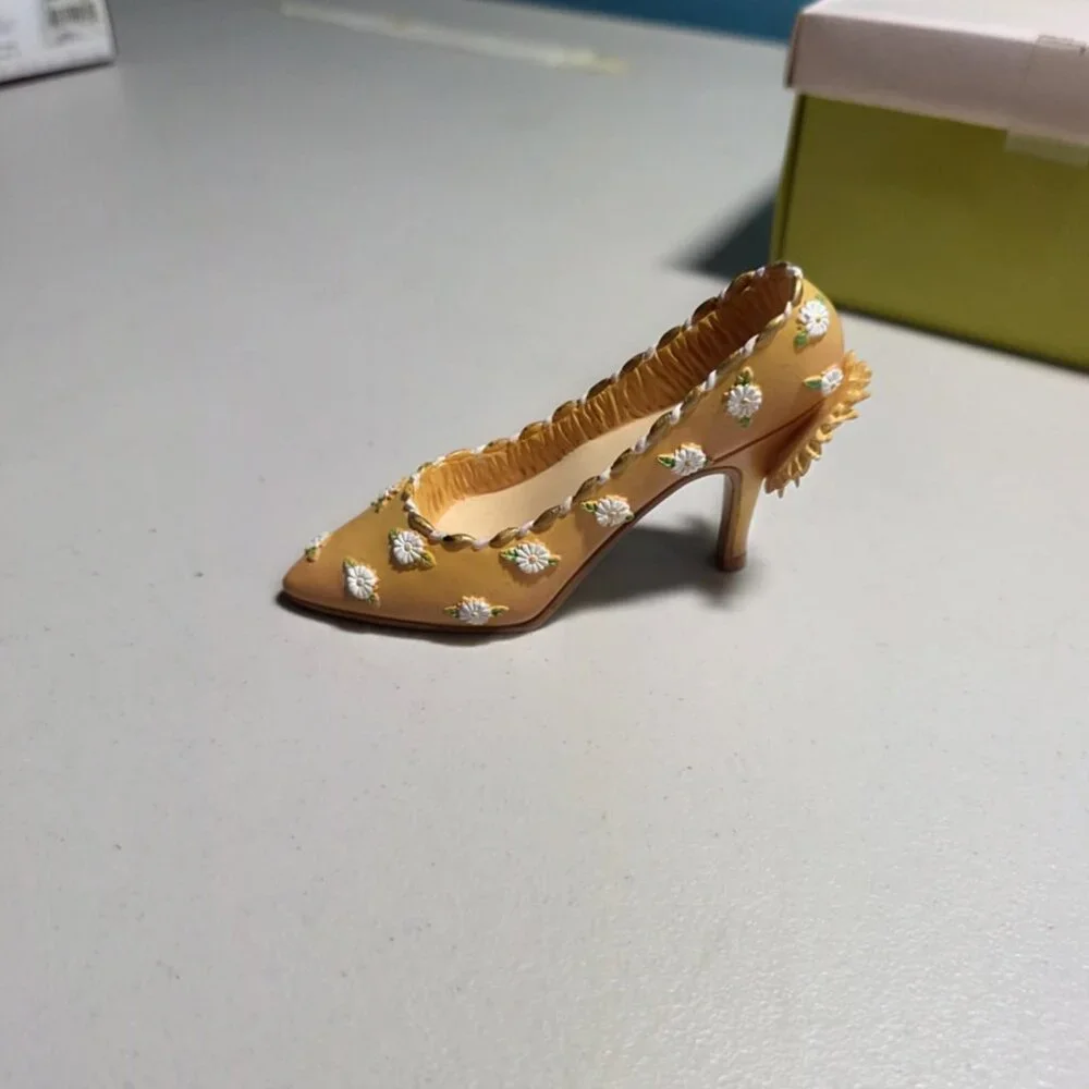 EUC Stepping Out Decorative Tiny Shoe - Daisy Mae Design - Picture 5 of 7